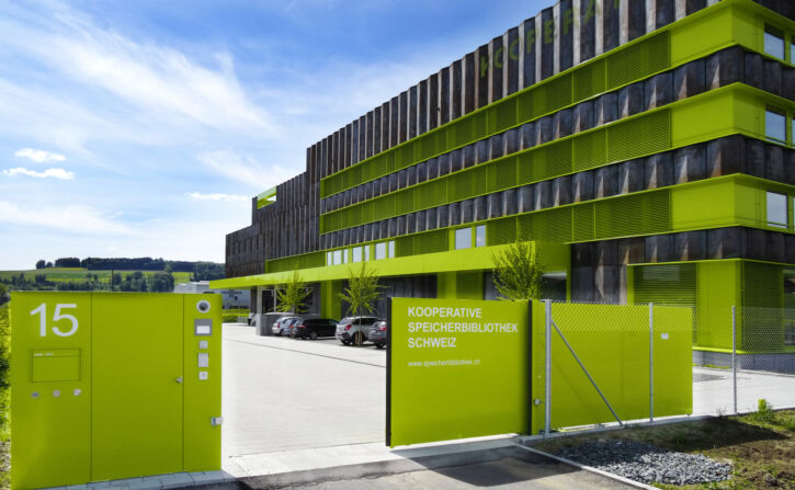 Speicherbibliothek mit halboffenen Tor